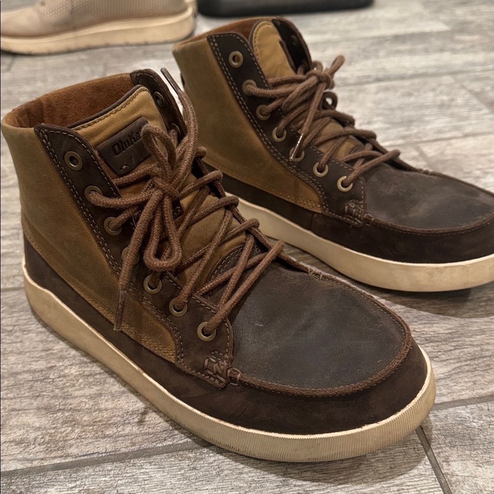 OluKai Men's Two-Tone Leather Boots
